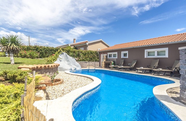 Gemütliches Pool House Tomas, in der Nähe von Pula, mit 2 Schlafzimmern