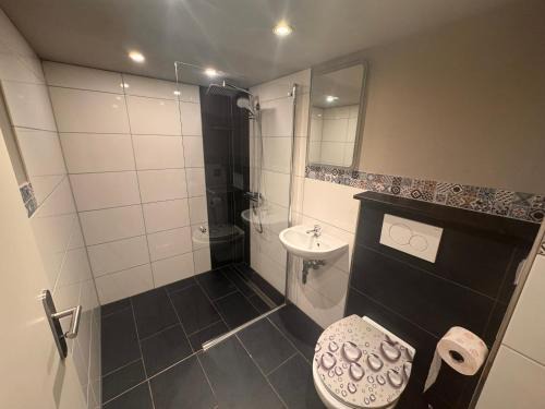 gemütliches Zimmer mit eigenem Bad und separatem Eingangstor