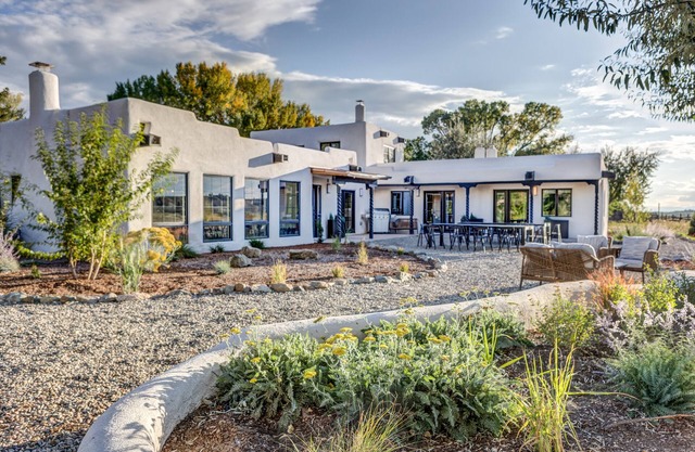 Gem Hacienda - Taos, NM - Luxe Private Home -9 bedrooms- Sleeps 30 - Book Now!