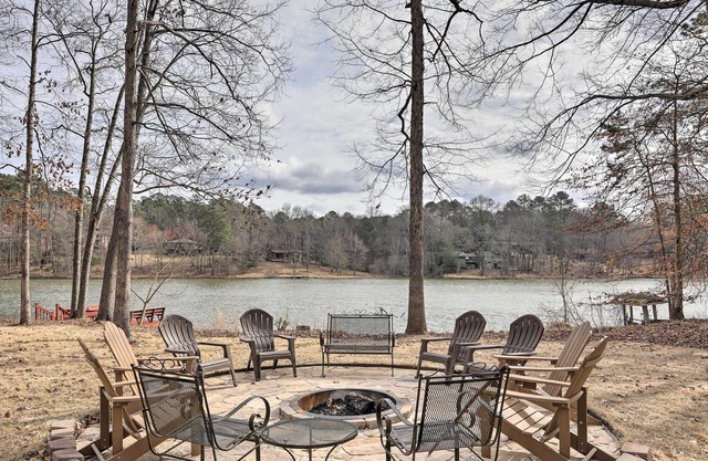 Georgia Lakefront Getaway: Dock, Fire Pit!