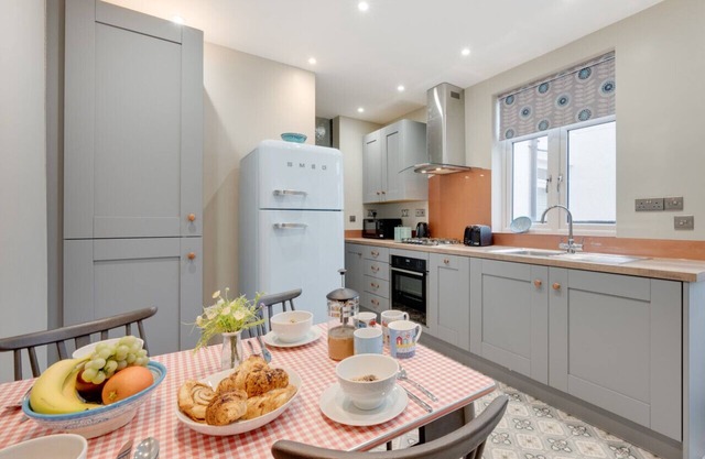 Ger y Mor - Two Bedroom House, Sleeps 4