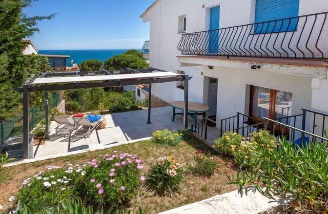 Geranis by Interhome