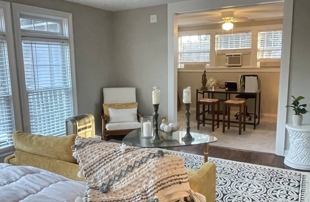 Get comfy and cozy in this cute cottage in Calhoun!