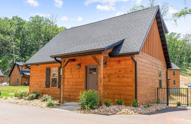 Get Free Tickets + Golf Discounts when you stay at this New 2Bd/2Ba Cabin at Tall Timbers!