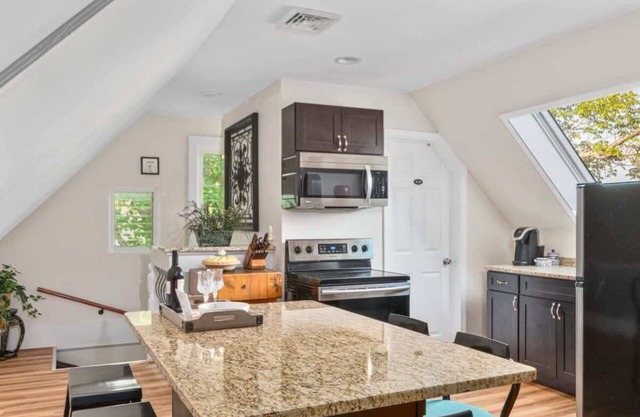 *Ghostly Halloween 2BR Home| Salem+Beverly|Parking
