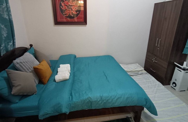 GINA'S STAYCATION AT AMA TOWER RESIDENCES, EDSA WITH PAID PARKING (BESIDE POEA)