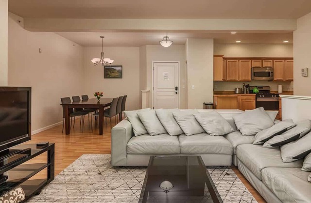 Girdwood Getaway - Hot tub with a View!