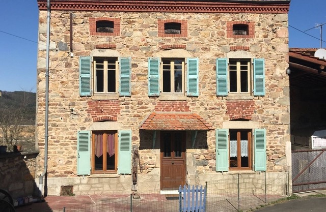 Gîte 100 m2 with enclosed grounds, walks from the hamlet in the Issoire sector