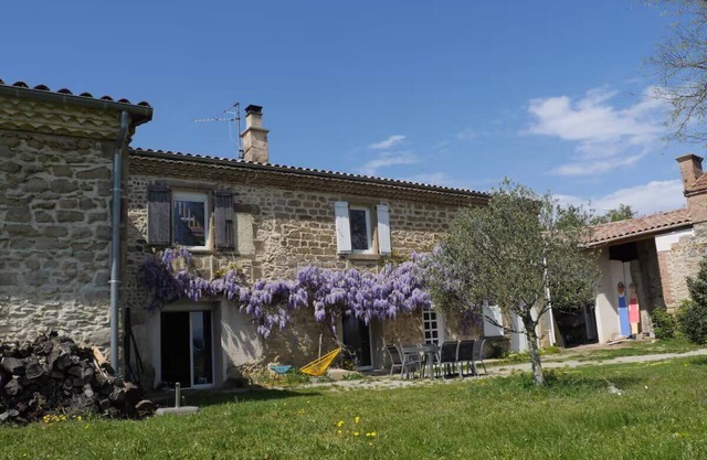 Gîte at the Rougequeue organic farm, pets welcome