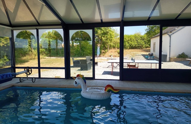Gite Avec Piscine Intérieure Chauffée et Billard , Idéal Amoureux de la Nature!