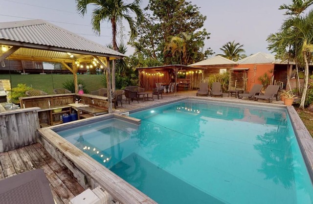 Gîte Baobab 1: Beautiful pool area with panoramic view