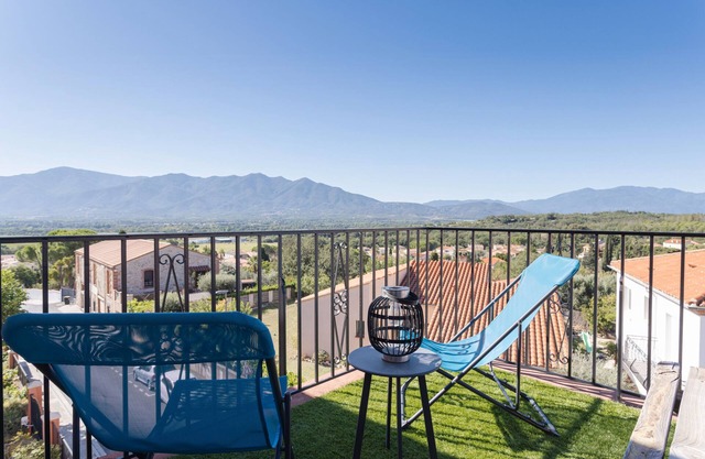 Gîte 'Canigou' with Mountain View, Wi-Fi, and Air Conditioning