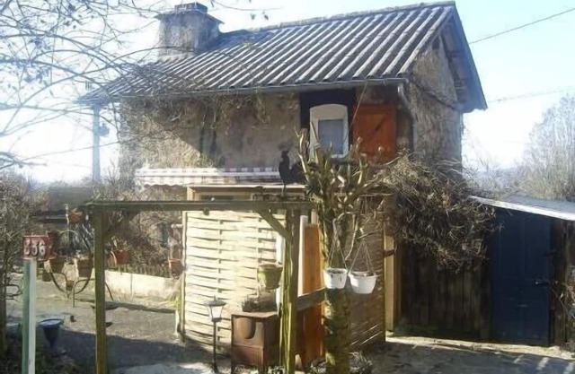 Gite close to the owner's house on the mountain side