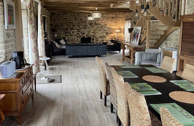 Gite de Caractère Dans Ancienne Metairie en Plein Centre de Pleuven