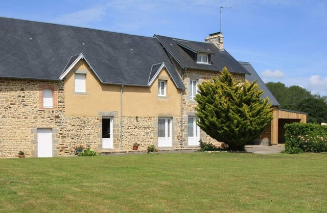 Gite Dragey-Ronthon, 4 bedrooms, 7 persons