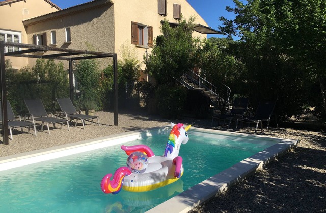 Gîte Eléna with private pool, at the foot of Mont Ventoux