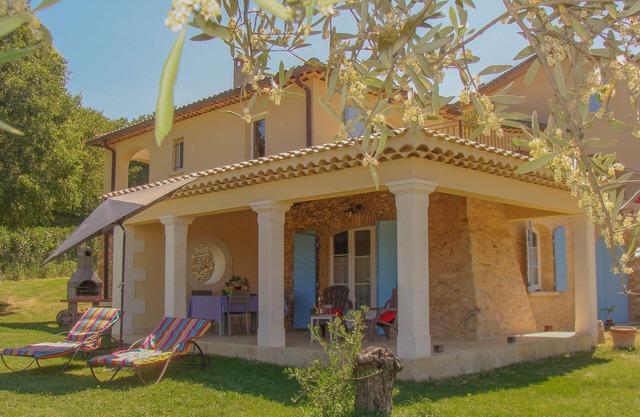Gite in Mas Provençal, all comforts, air-conditioned, with swimming pool