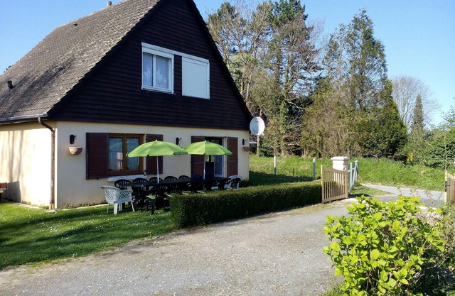 GITE in peace on the edge of the golf course and 10 minutes from the sea for 15 people