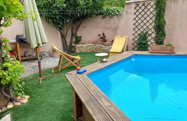 Gite in Provence private garden and pool