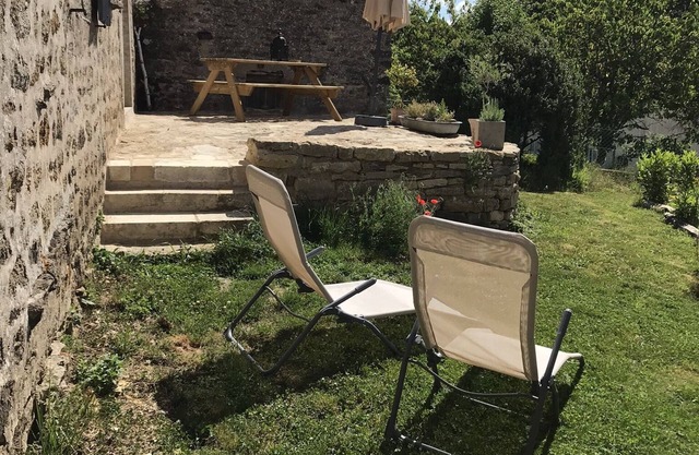 Gîte in the heart of nature next to a lake. Pets welcome!