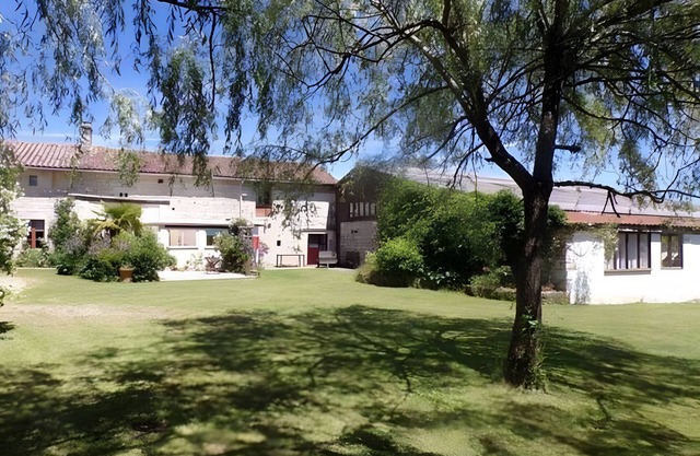 Gîte La Grange - Full Comfort with Pool, Playground and Bicycles in La Chapelle-Pouilloux