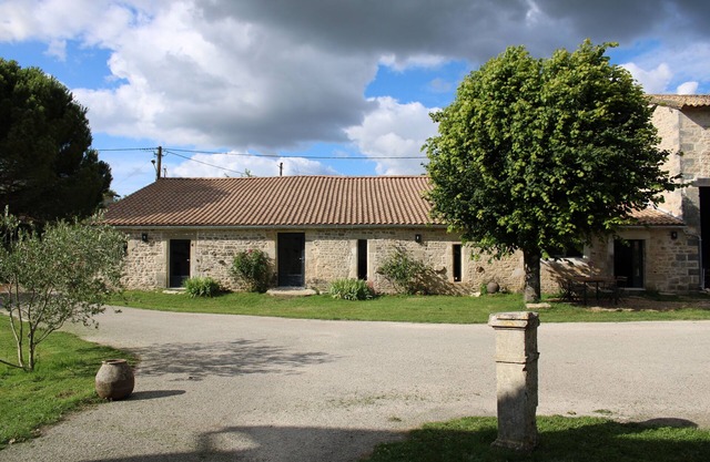 Gîte La Louise close to the Marais Poitevin, charming farmhouse with swimming pool and spa