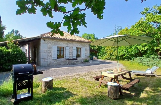 Gite Le Sabatou - Grange de Cezac. Converted Barn Private Pool 15ha nature park.