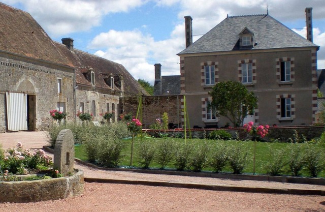 Gite Neuvy-au-Houlme, 4 bedrooms, 9 persons