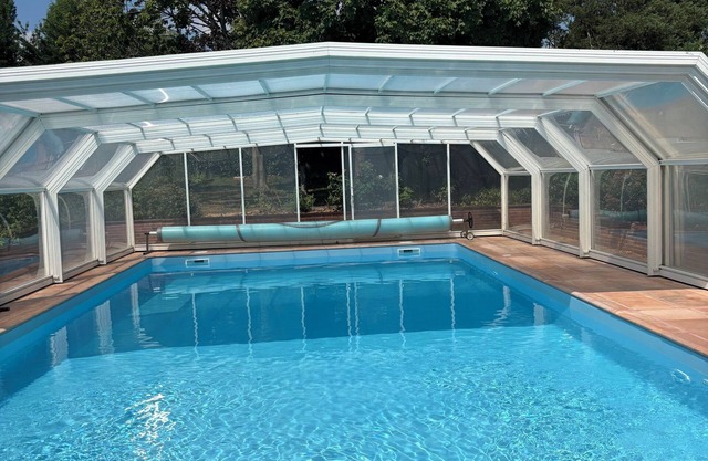 Gite with Jacuzzi and indoor pool, in quiet hamlet.