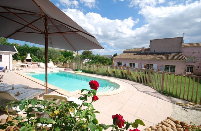 GITE with air conditioning, swimming pool and enclosed parking
