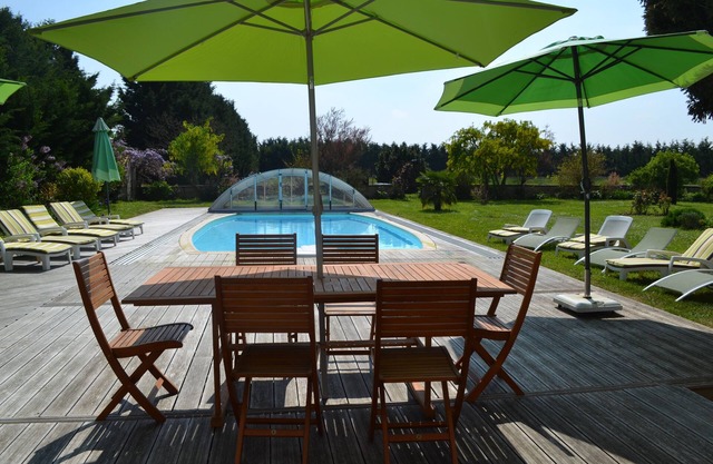 GITE WITH COVERED AND HEATED POOL (3 STARS)