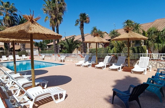 Gitelacapelle with 2 swimming pool bedrooms, 10mm from wild beaches, tropical setting .