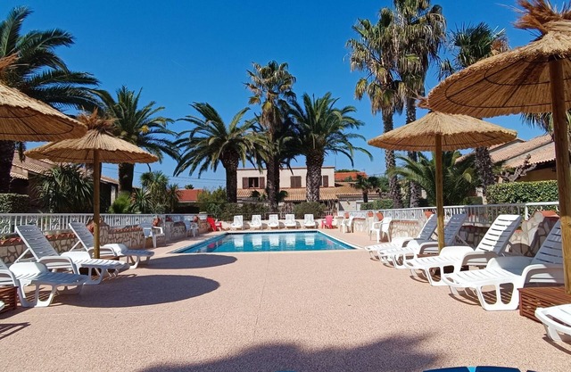 Gitelacapelle with 2 swimming pool bedrooms, 10mm from wild beaches, tropical setting .