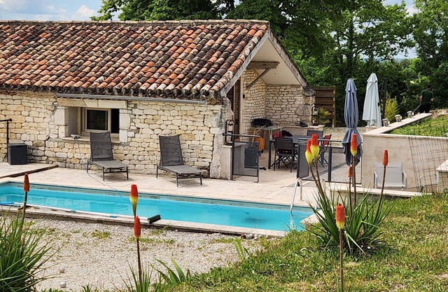 Gites du Moulin, detached house, heated pool with view.