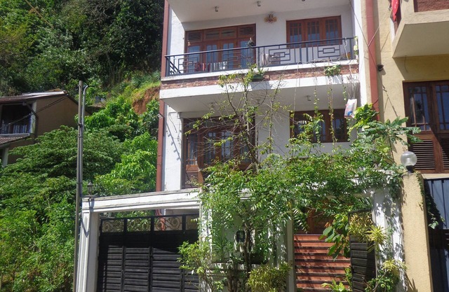 Gladsome Homestay 15 minutes to walk to Kand lake , Peak view , Budda Temple