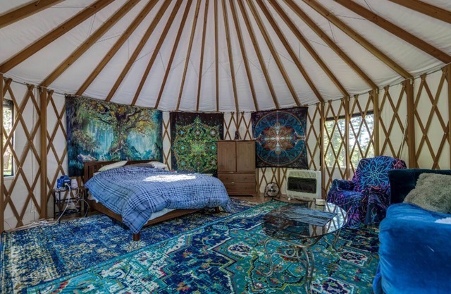 Glamping getaway at zenful woodland yurt