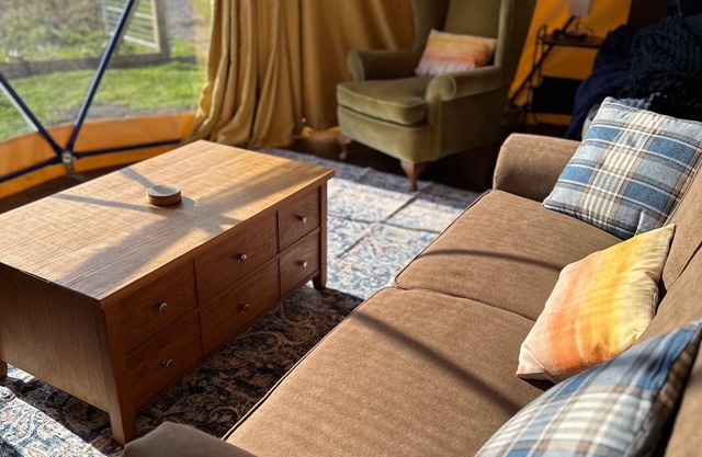 Glamping Pod - Sleeps 4 - Pets - Parking