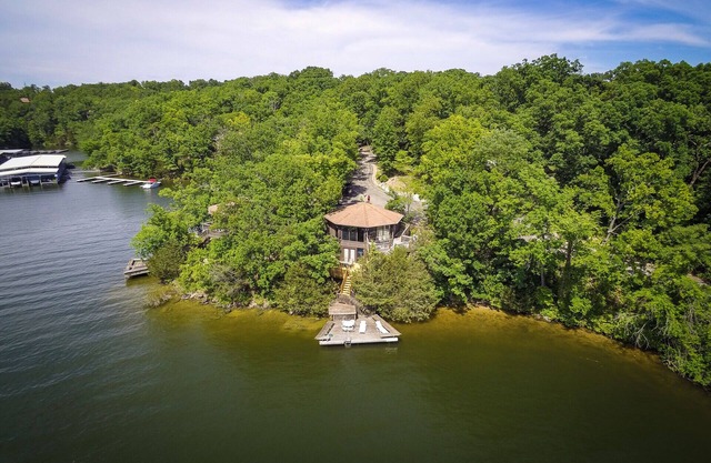 Glass Octagon/Waterfront Villa/Lake of Ozark