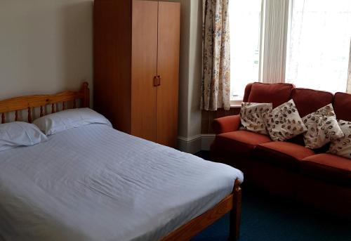 Glen Villa 3 Sleeps 4 with Balcony