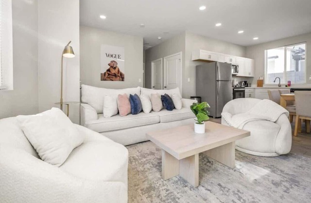 Glendale Comfort Stay Pool 2B2B Free Parking