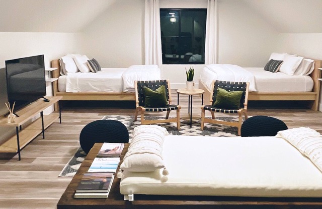 Gleneagle Loft - Modern studio, minutes from Air Force Academy