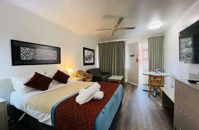 Glenelg Studio Apartment No. 31 – Walk to the Beach