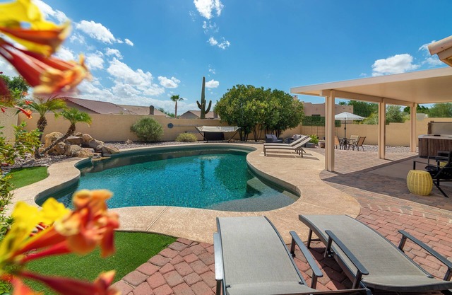 Gold Canyon Peaceful Retreat - Private Pool & Hot Tub. Modern, cozy, tranquil!