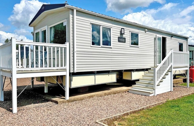 Gold Deluxe 3 Bed sleeps 8 Pet friendly