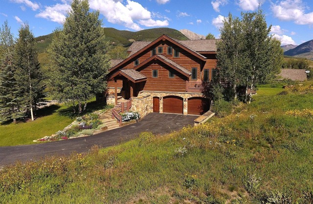 Goldlink Lodge/Ski-in Ski-out Luxury Home W/Incredible Views/Hot Tub/Fireplace!