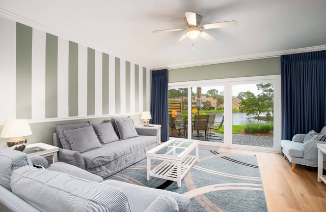 Golf cart, newly renovated villa, pet friendly!