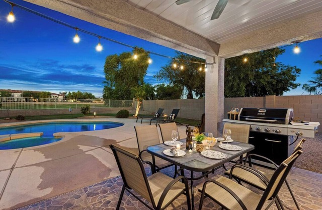 Golf Course home with FREE Heated Pool and Spa!