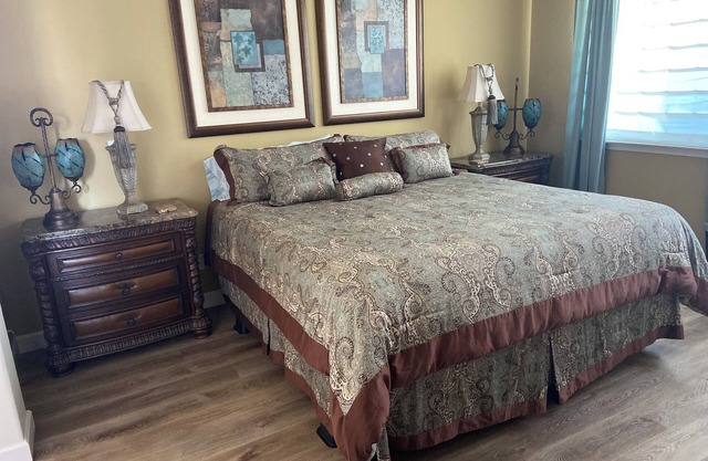 Golf course & ocean view in gated community