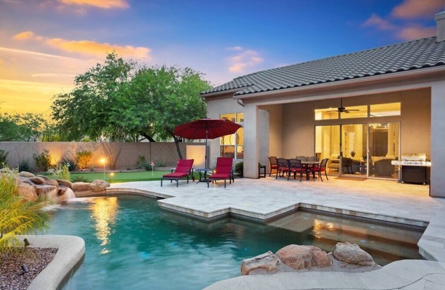 Golf Course Villa! Saltwater Pool & Putting Green