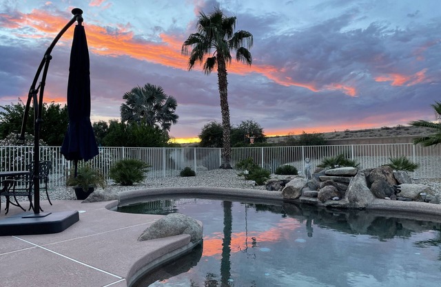 GOLF EVERY DAY & ENJOY OUR SPARKLING POOL IN PRIVATE BACK YARD